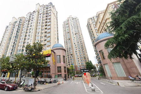 水泵厂宿舍三楼65平两室一厅户型很好32万可按揭